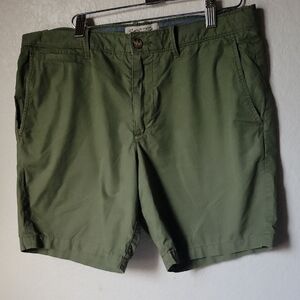 An Original Penguin Men's Green Shorts Size 32